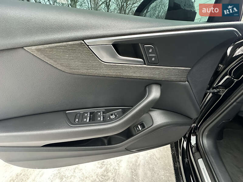 Седан Audi A4 2017 в Киеве