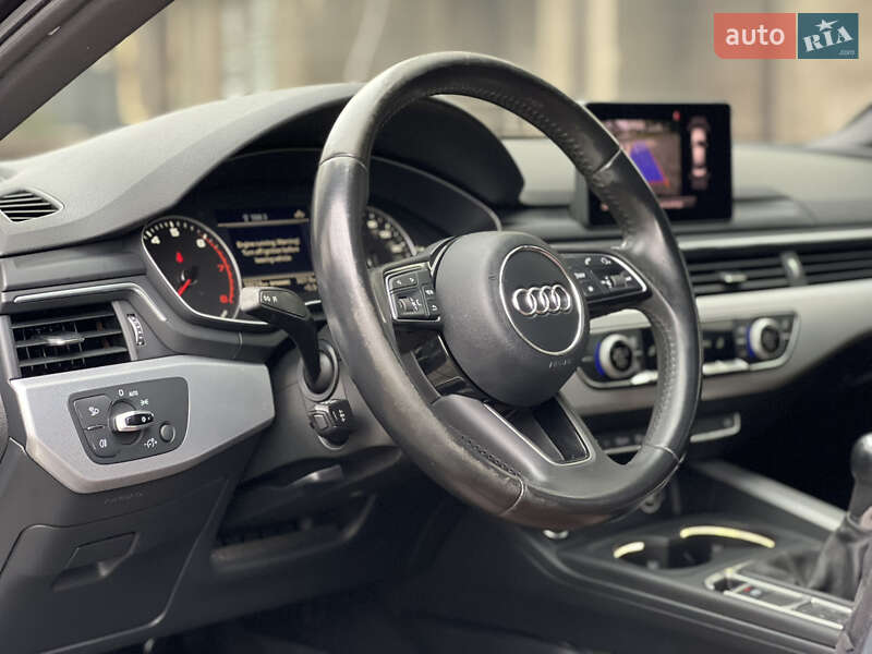 Седан Audi A4 2018 в Ивано-Франковске