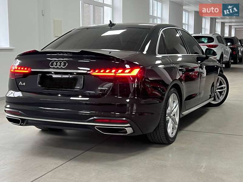 Седан Audi A4 2023 в Полтаві