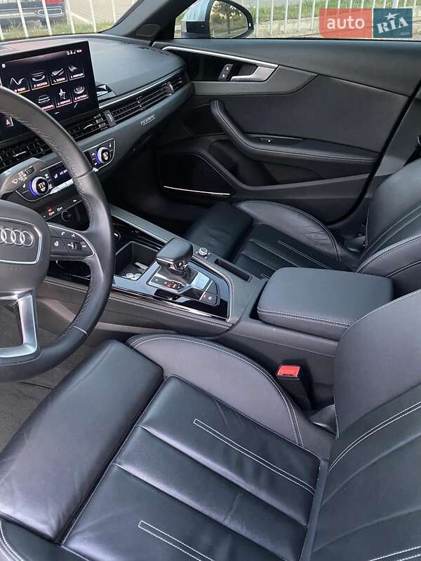 Седан Audi A4 2023 в Полтаві