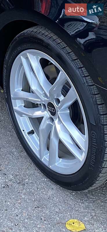 Седан Audi A4 2023 в Полтаві