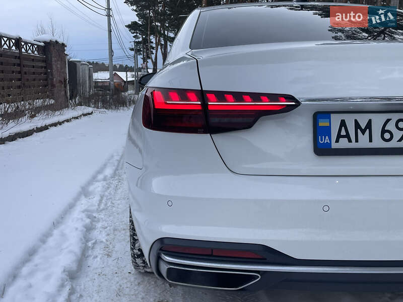 Седан Audi A4 2022 в Житомире