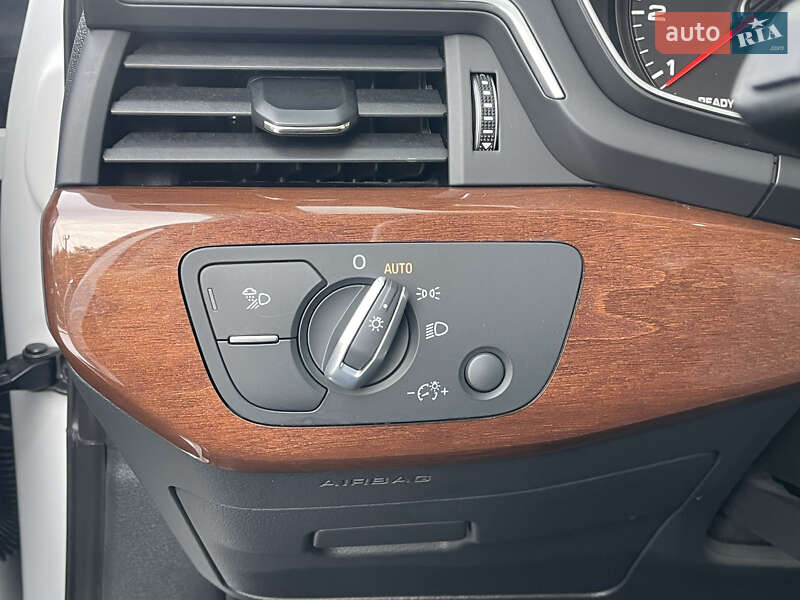 Седан Audi A4 2022 в Житомире