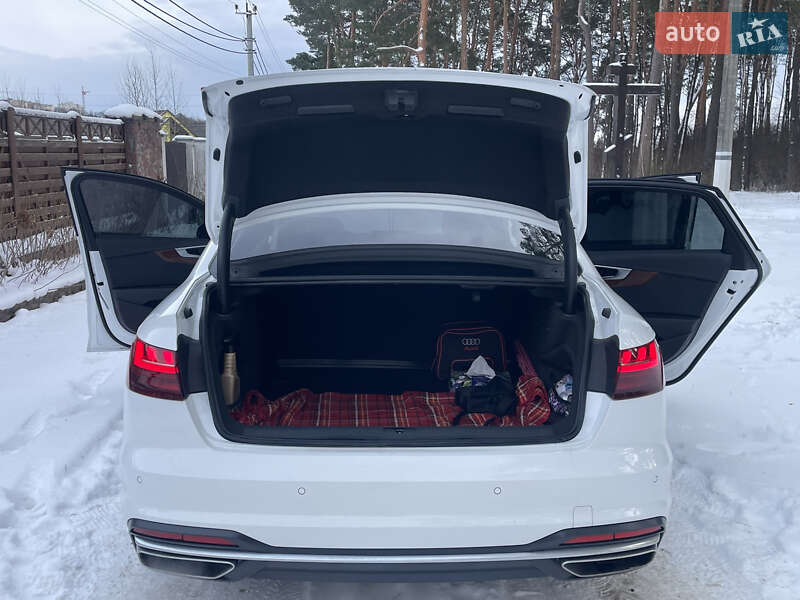 Седан Audi A4 2022 в Житомире