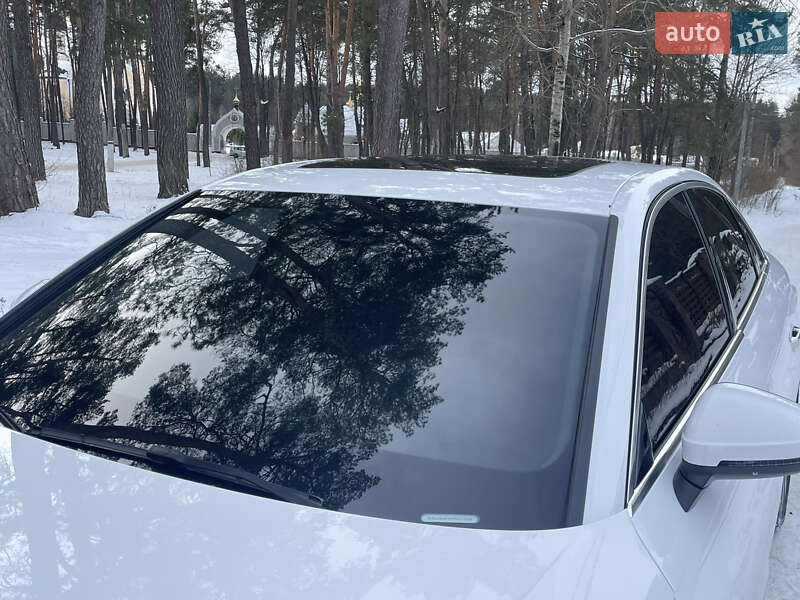 Седан Audi A4 2022 в Житомире