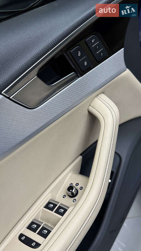 Седан Audi A4 2019 в Днепре