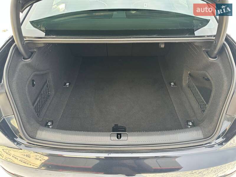 Седан Audi A4 2018 в Львове