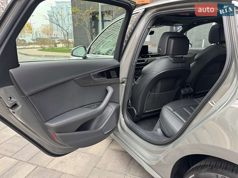 Седан Audi A4 2022 в Киеве