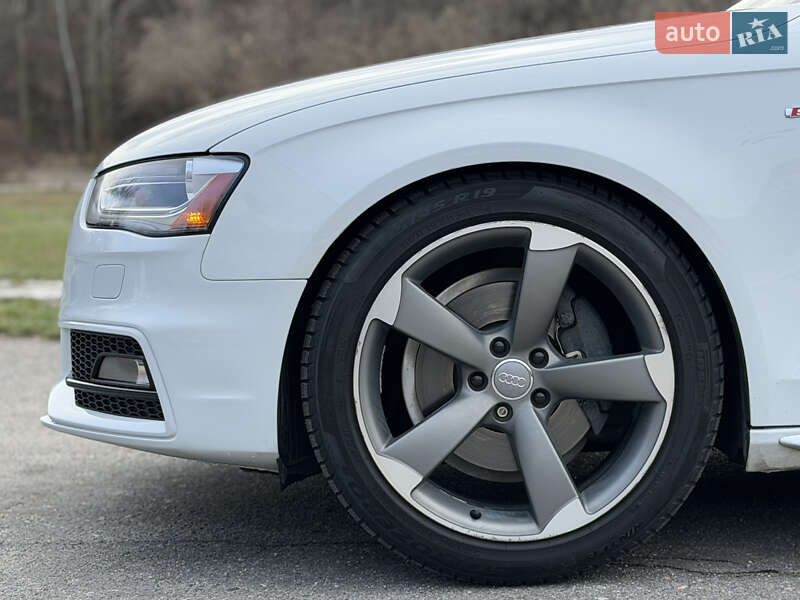 Седан Audi A4 2013 в Днепре