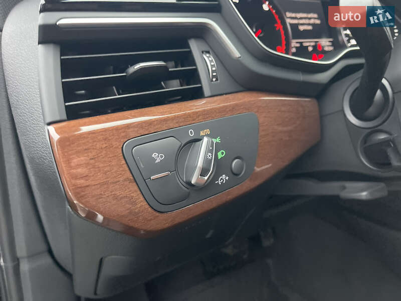 Седан Audi A4 2020 в Киеве