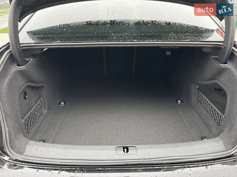 Седан Audi A4 2020 в Киеве