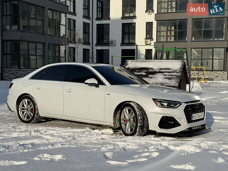 Седан Audi A4 2022 в Киеве