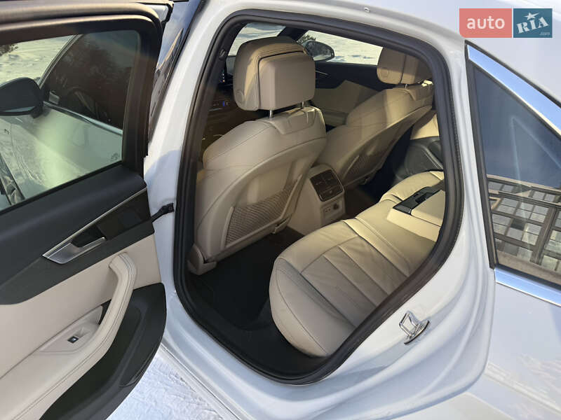 Седан Audi A4 2022 в Киеве
