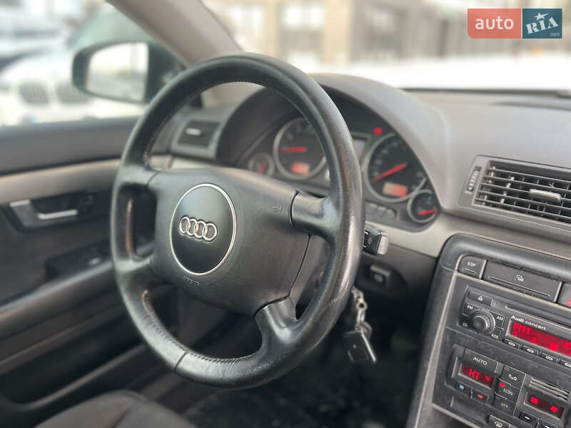 Седан Audi A4 2001 в Киеве