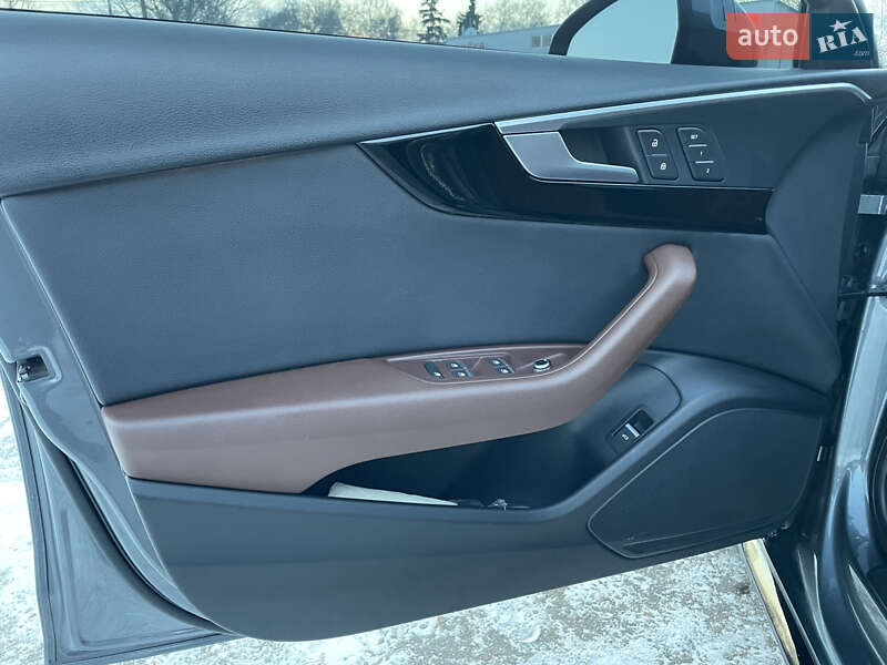 Седан Audi A4 2016 в Киеве