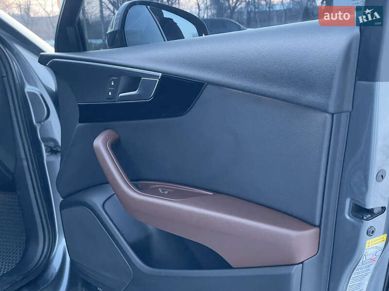 Седан Audi A4 2016 в Киеве