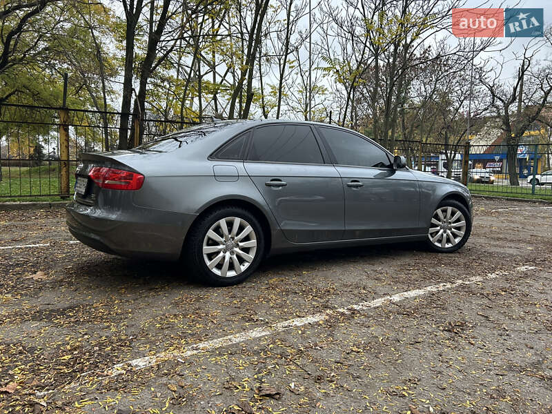 Седан Audi A4 2012 в Николаеве