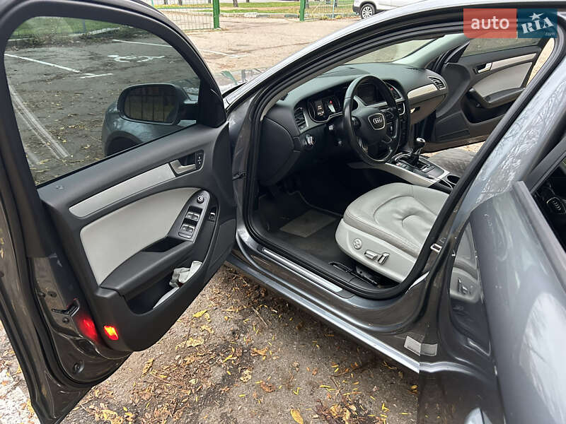 Седан Audi A4 2012 в Николаеве