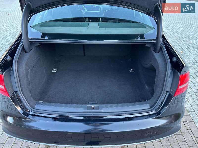 Седан Audi A4 2015 в Винниках