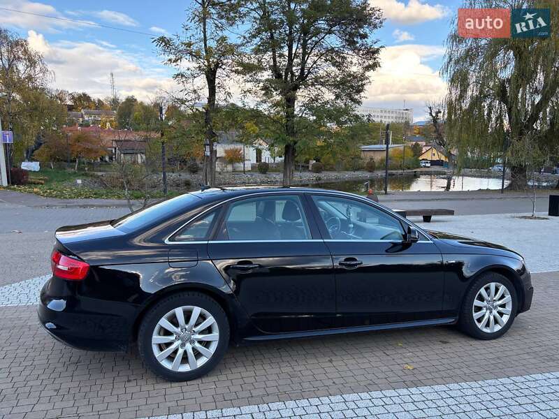 Седан Audi A4 2015 в Винниках