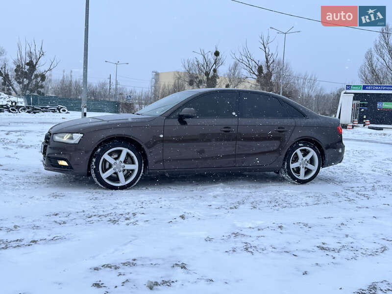 Седан Audi A4 2012 в Киеве