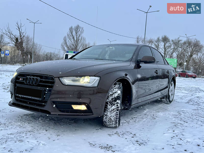 Седан Audi A4 2012 в Киеве