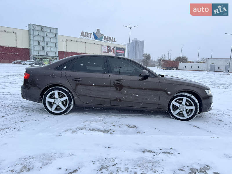 Седан Audi A4 2012 в Киеве
