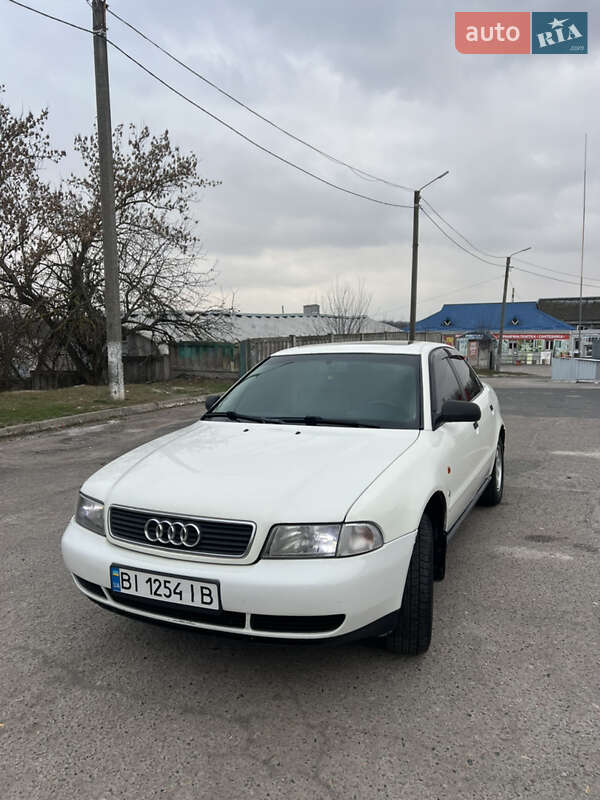 Седан Audi A4 1995 в Полтаве