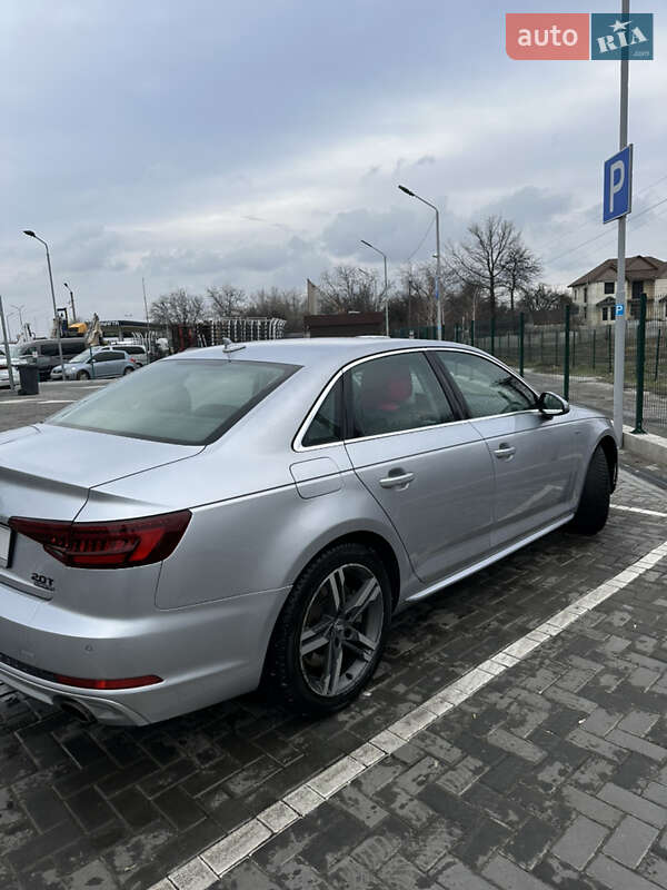 Седан Audi A4 2018 в Новомосковске