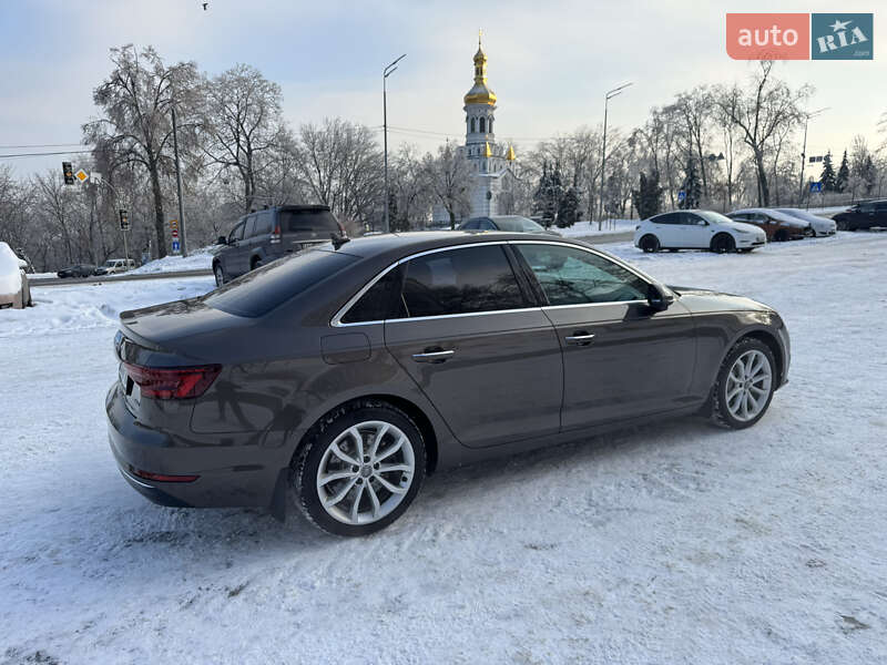 Седан Audi A4 2016 в Киеве