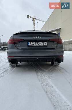 Седан Audi A4 2016 в Львові