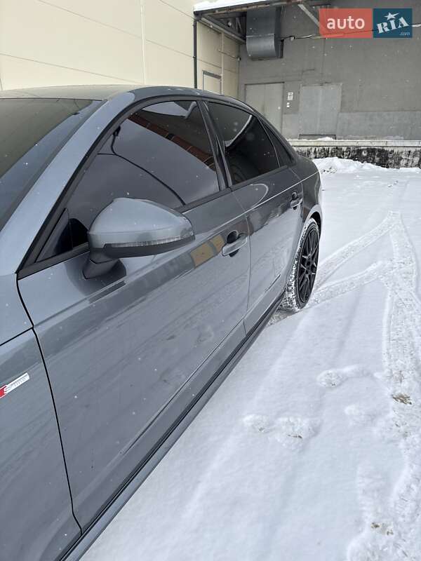 Седан Audi A4 2016 в Львові