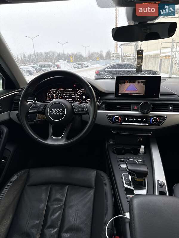 Седан Audi A4 2016 в Львові