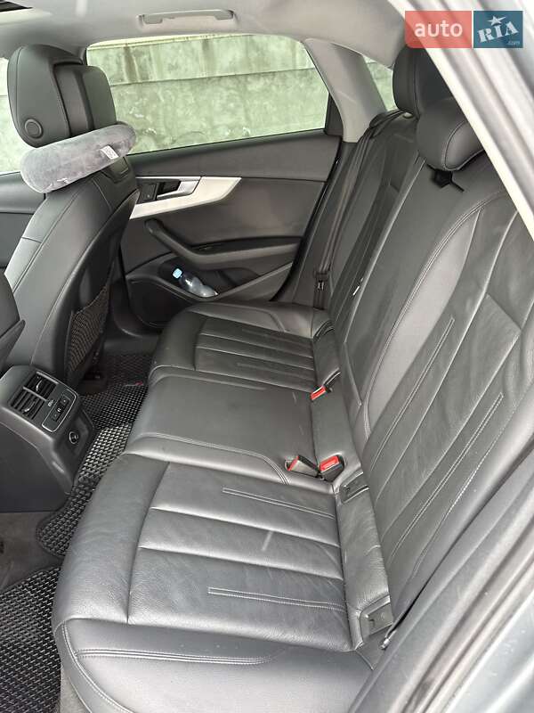 Седан Audi A4 2016 в Львові