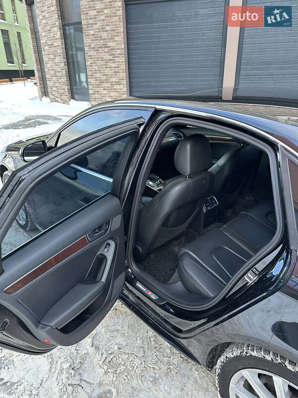 Седан Audi A4 2012 в Львове