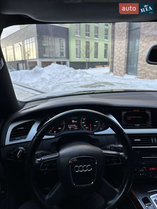 Седан Audi A4 2012 в Львове