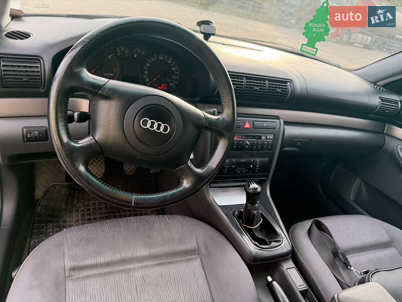 Седан Audi A4 2000 в Львове
