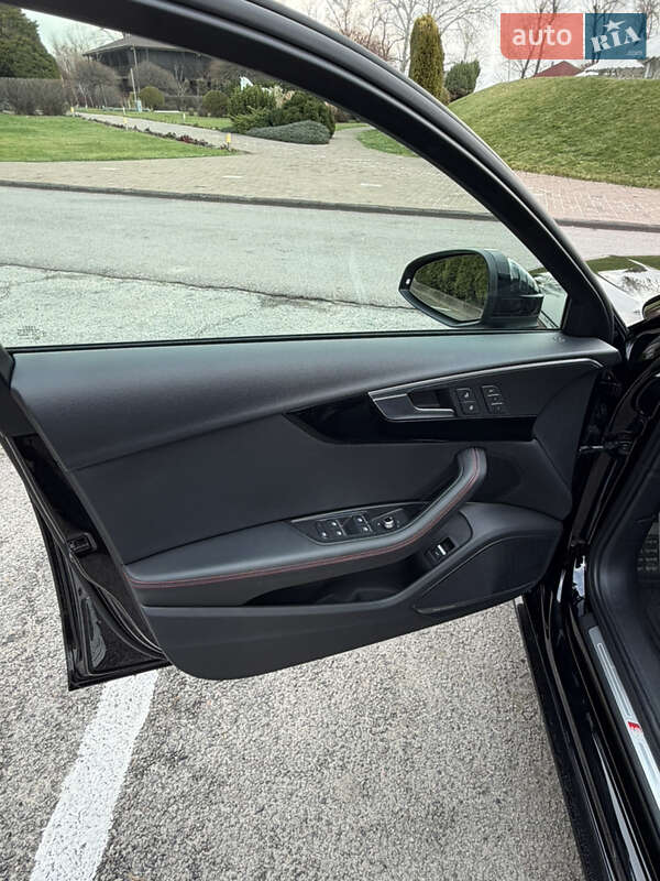 Седан Audi A4 2018 в Днепре