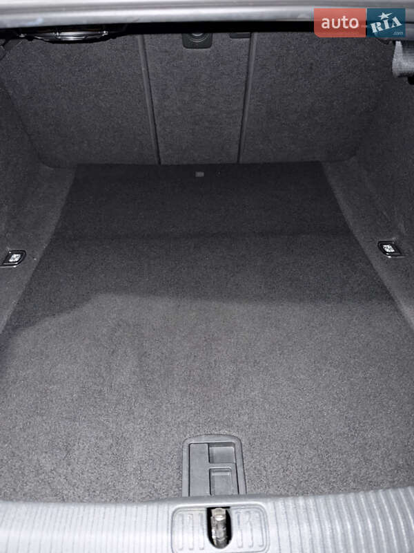 Седан Audi A4 2018 в Днепре