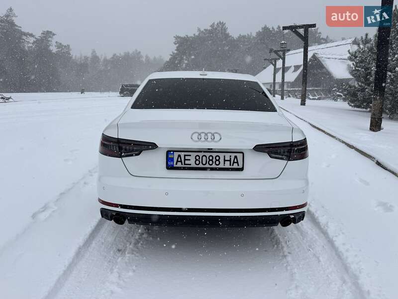 Седан Audi A4 2016 в Днепре
