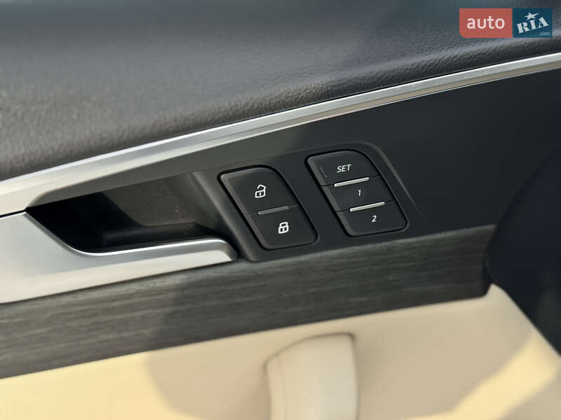 Седан Audi A4 2022 в Киеве
