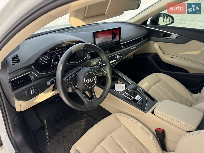 Седан Audi A4 2022 в Киеве