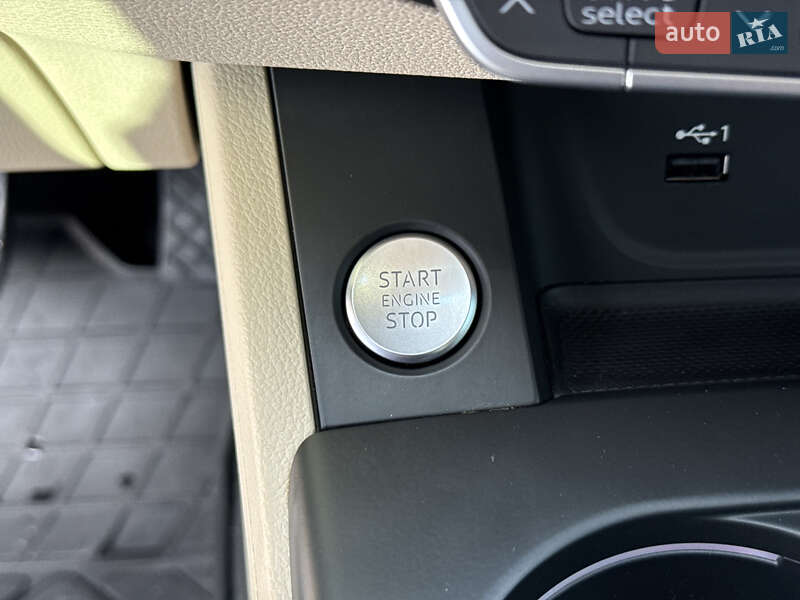 Седан Audi A4 2022 в Киеве