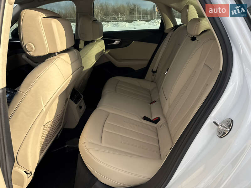 Седан Audi A4 2022 в Киеве