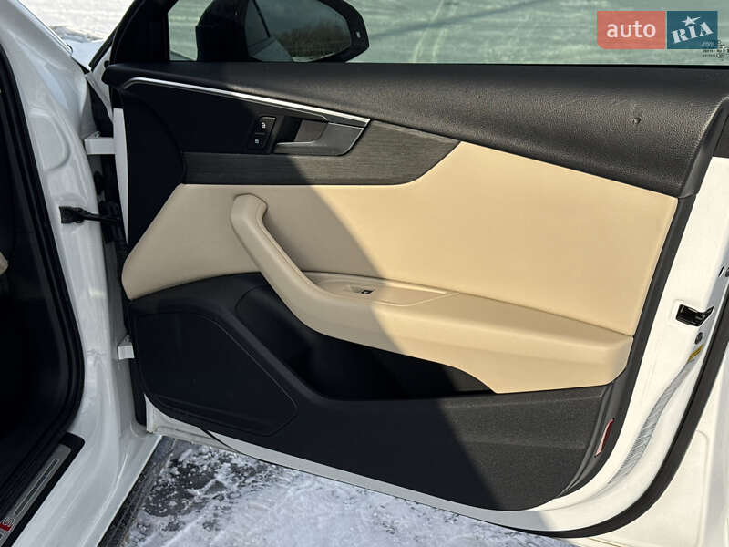Седан Audi A4 2022 в Киеве