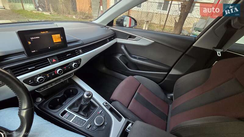 Седан Audi A4 2017 в Ивано-Франковске