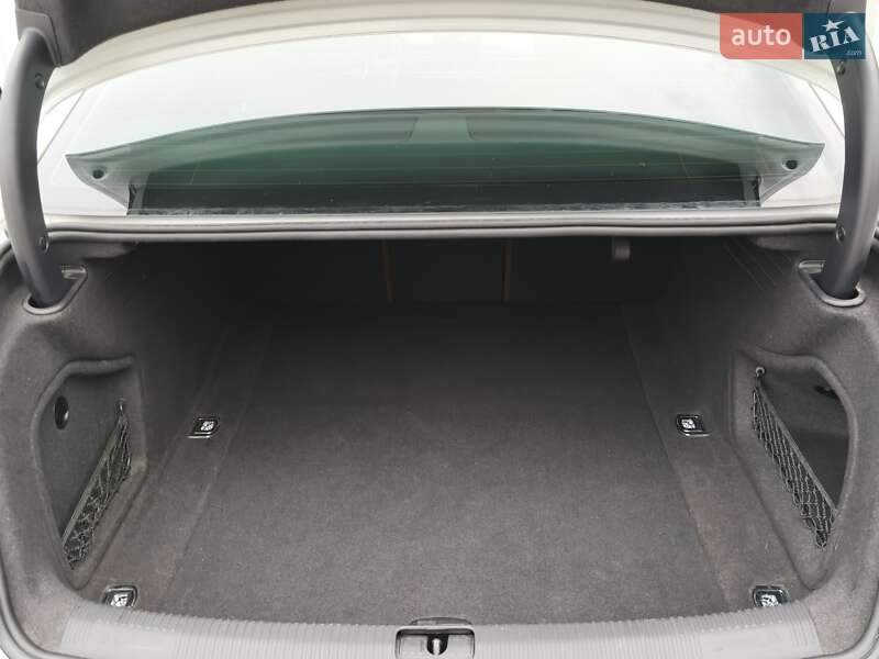 Седан Audi A4 2018 в Днепре