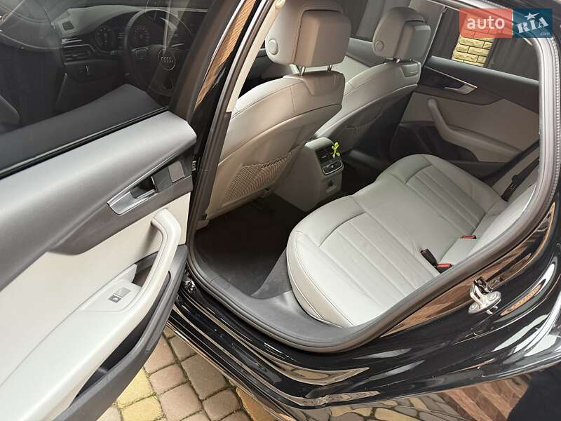 Седан Audi A4 2023 в Виннице