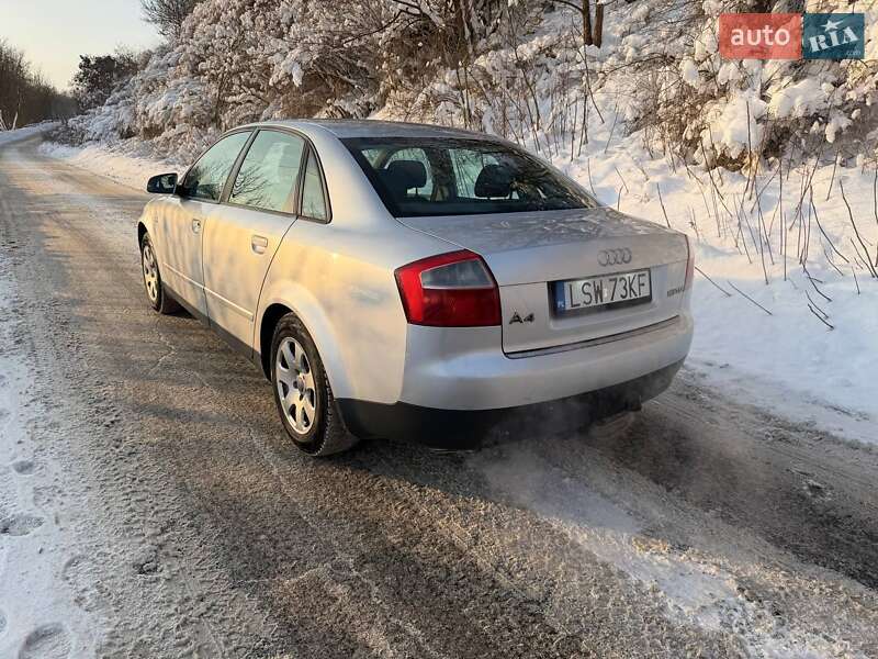 Седан Audi A4 2004 в Ровно