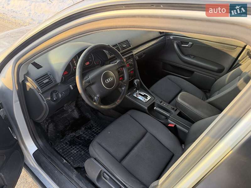 Седан Audi A4 2004 в Ровно